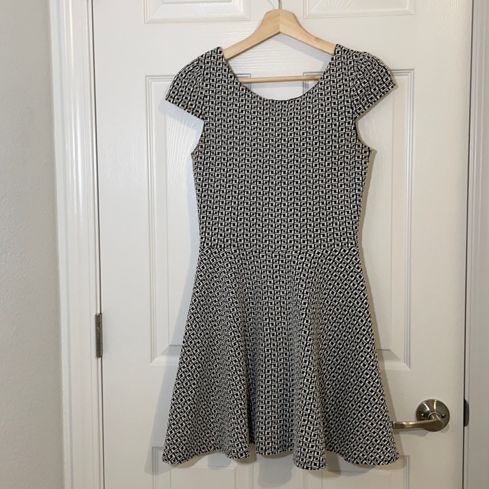 Sleeveless woman’s dress